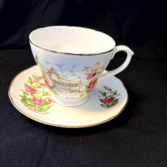 Crown Warwick China Cup and Saucer - Prince Edward Island - Picture 2 of 3